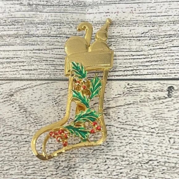 Vintage VTG Gold Tone Enamel Christmas Brooch Stocking Pin - Picture 1 of 4